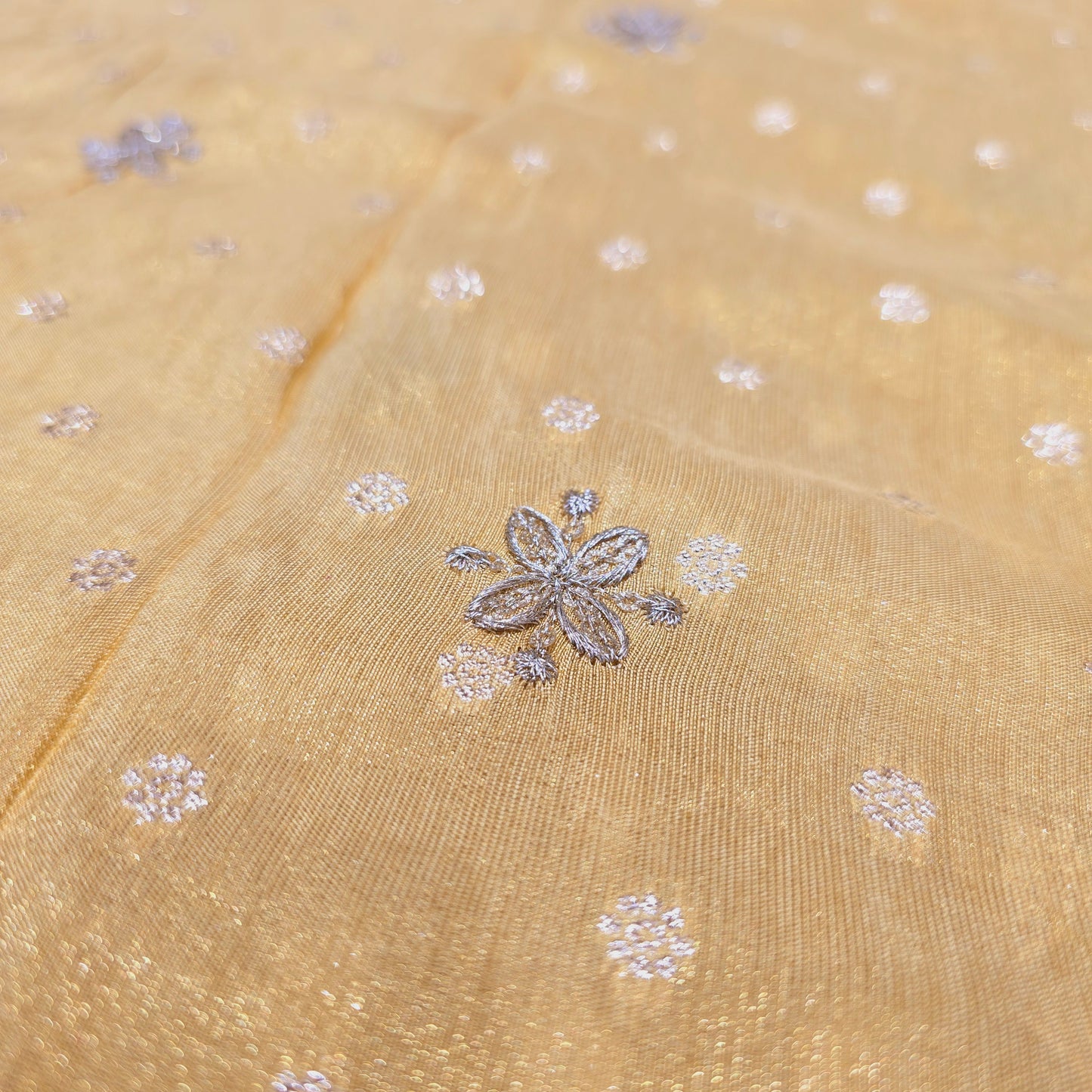 Tissue with Chota Buta & Border (Pale Yellow)