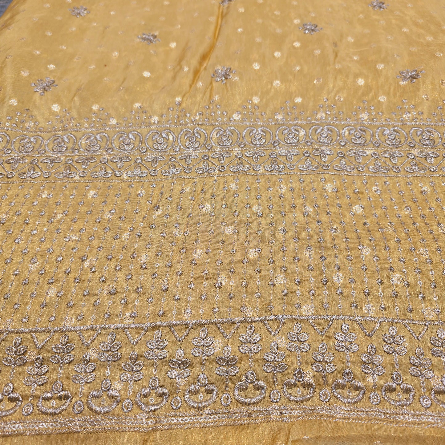 Tissue with Chota Buta & Border (Pale Yellow)
