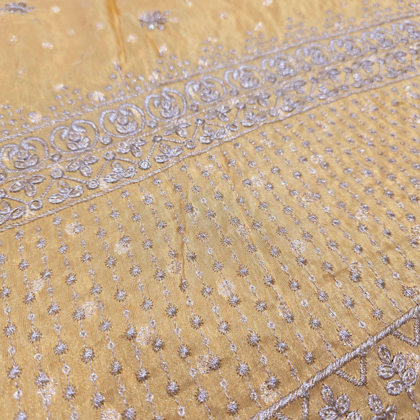 Tissue with Chota Buta & Border (Pale Yellow)