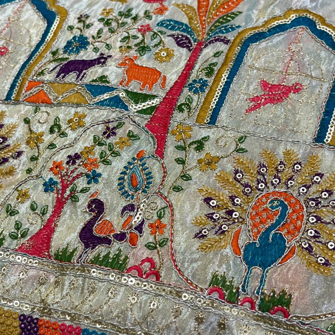 Tissue with multi-colour sequence (birds pattern)